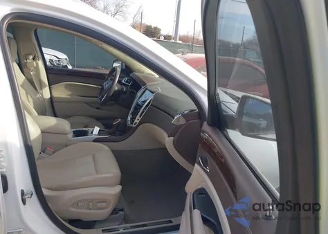 2015 Cadillac Srx Luxury Collection z USA, uszkodzony, nr VIN 3GYFNBE37FS552441